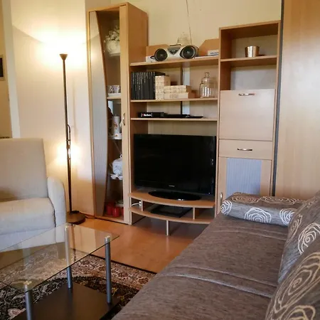 Apartment Aia *
