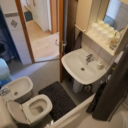 Aia Apartment *
